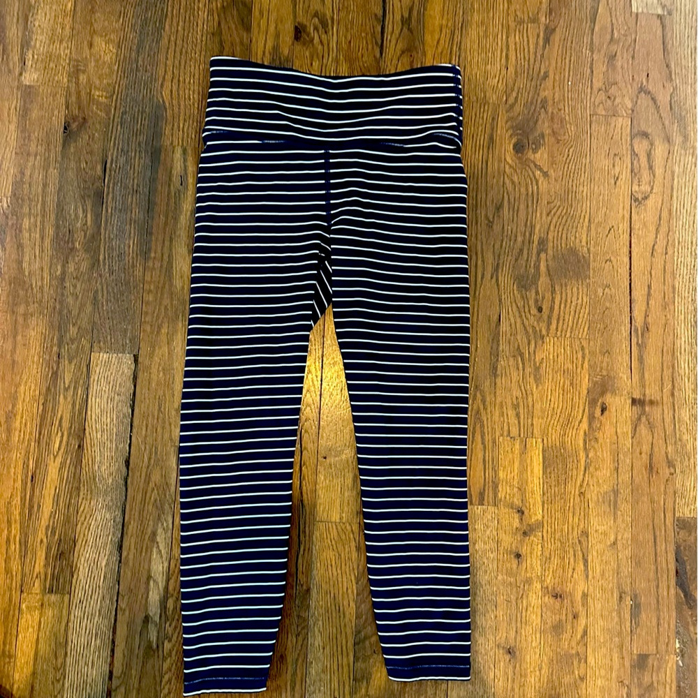Gap size small blackout technology legging